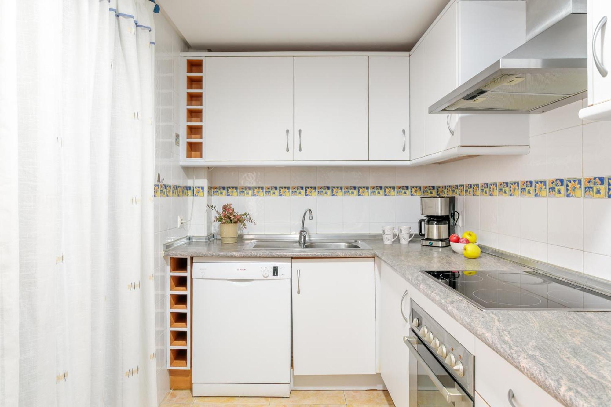 Montefaro Spacious Townhouse - Beach & Pool 산타 폴라 외부 사진